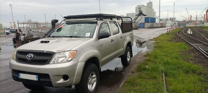 Hilux sortie du port
