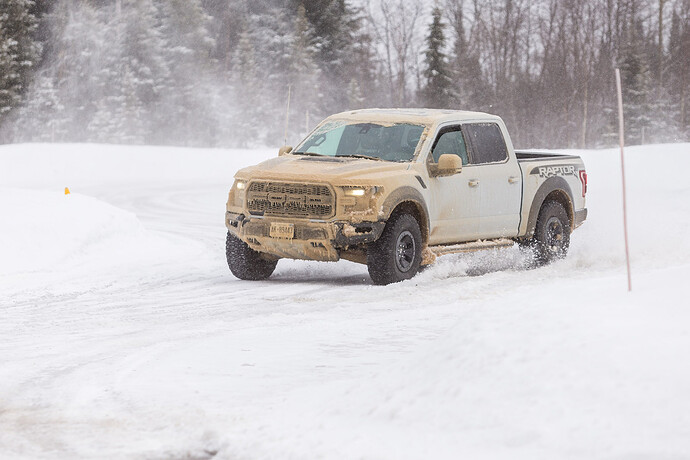 2017-Ford-Raptor-Snow-15.jpg