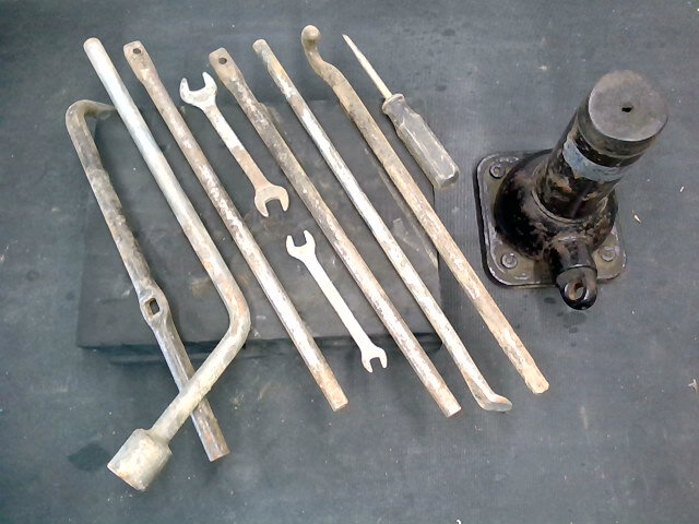 Trousse-a-outils-plus-cric-origine-pour-Toyota-land-cruiser-série-7tmp-img-1612452533314