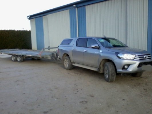 hilux porte voiture 1.jpg